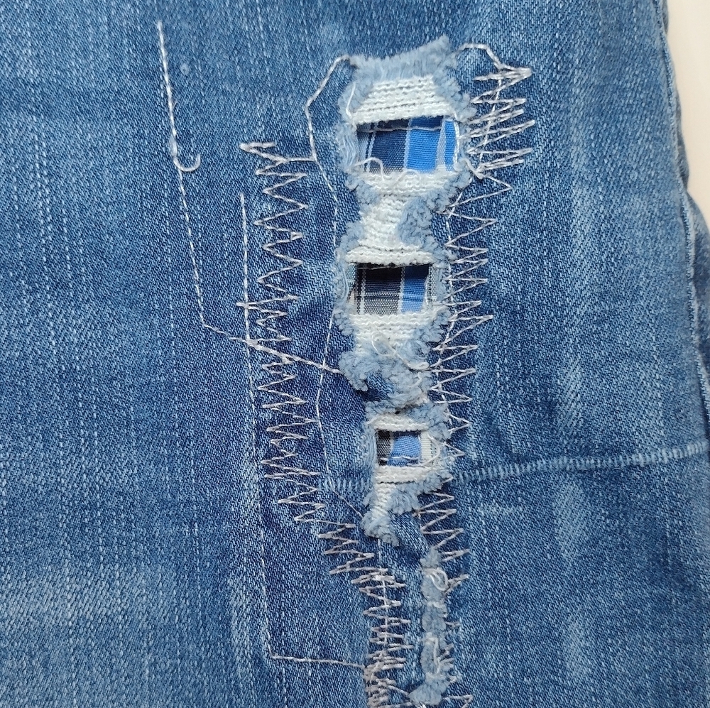 Maurices Women's Distressed Patch Stretchy Jeans Size (18) Regular - Picture 3 of 14